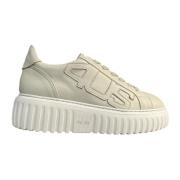 Beige Skinn Sneakers med Maxi Patch Logo