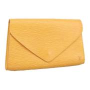 Pre-owned Leather clutches