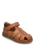 Sandals - Flat - Closed Toe Brown ANGULUS