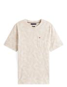 Leaf Pocket Aop Tee Beige Tommy Hilfiger