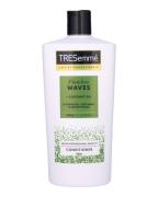 TRESemmé Flawless Waves Coconut Oil Professional Conditioner 685 ml