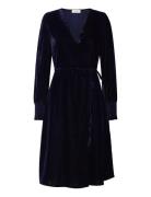 Aomi Wrap Dress Knelang Kjole Navy Rosemunde