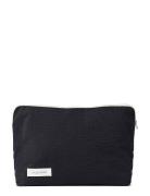 Celia Toiletry Bag Toalettveske Black STUDIO FEDER