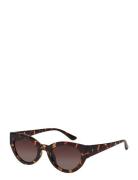 Juna Cat-Eye Sunglasses Tortoise Brown Solbriller Brown Pilgrim