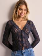Nelly - Langermede topper - Navy - Gorgeous Lace Blouse Top - Topper &...