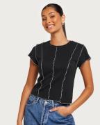 Levi's - Svart - Inside Out Seamed Tee