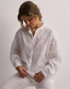 Selected Femme - Hvit - Slftatiana L/S Embr Shirt Noos