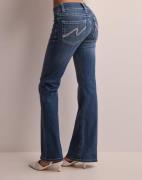 Nelly - Blå - Low Waist Bootcut Stitch Jeans