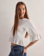 Nelly - Hvit - Lovely Frill Tee