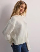 Nelly - Hvit - Straight Fuzzy Knit Sweater