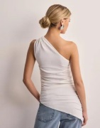 Nelly - Hvit - Structured One Shoulder Top