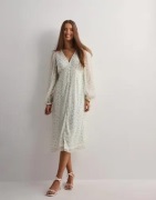 Vero Moda - Hvit - Vmsmilla Ls V-Neck Calf Dress Wvn G