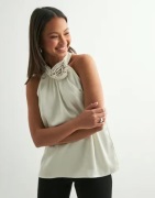 Neo Noir - Hvit - Rosette Heavy Sateen Top