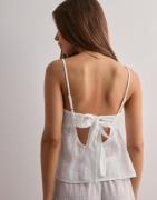 Nelly - Hvit - Flowy Bow Top