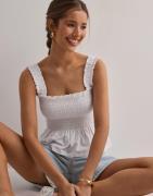 Nelly - Hvit - Cute Smock Top