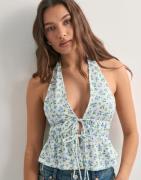 Nelly - Blomstrete - Gorgeous Halterneck Top