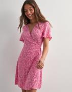 Pieces - Rosa - Pctala New Ss Wrap Dress Wvn Noos B