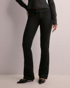 Nelly - Svart - Soft Flare Pants