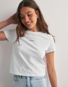 Calvin Klein Jeans - Hvit - Placed Institutional Baby Tee