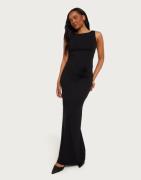 Nelly - Svart - Everything Soft Top