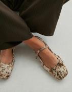 Pavement - Beige - Elga Pony Ballerinas