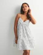 Nelly - Blomstrete - Summer Strap Dress