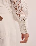 Vero Moda - Hvit - Vmnikki Lace Ls V-Neck Top Wvn