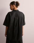 Samsøe Samsøe - Svart - Salarika SS shirt 14329