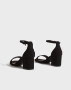 Nelly - Svart - Low Block Heel Sandal