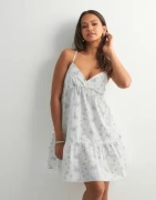 Nelly - Blomstrete - Summer Strap Dress