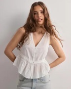 Nelly - Hvit - Effortless Lace Top