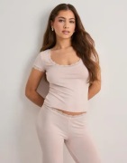 Nelly - Rosa - Soft Cute Tee