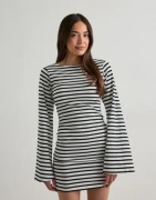 Nelly - Rutete/Stripete - Stripe Wide Sleeve Dress