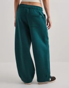 New Balance - Grønn - Trackside Fleece Barrel Pant