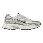Nike Sneaker Initiator - Hvit/Ashen skifer/Grå Kvinner